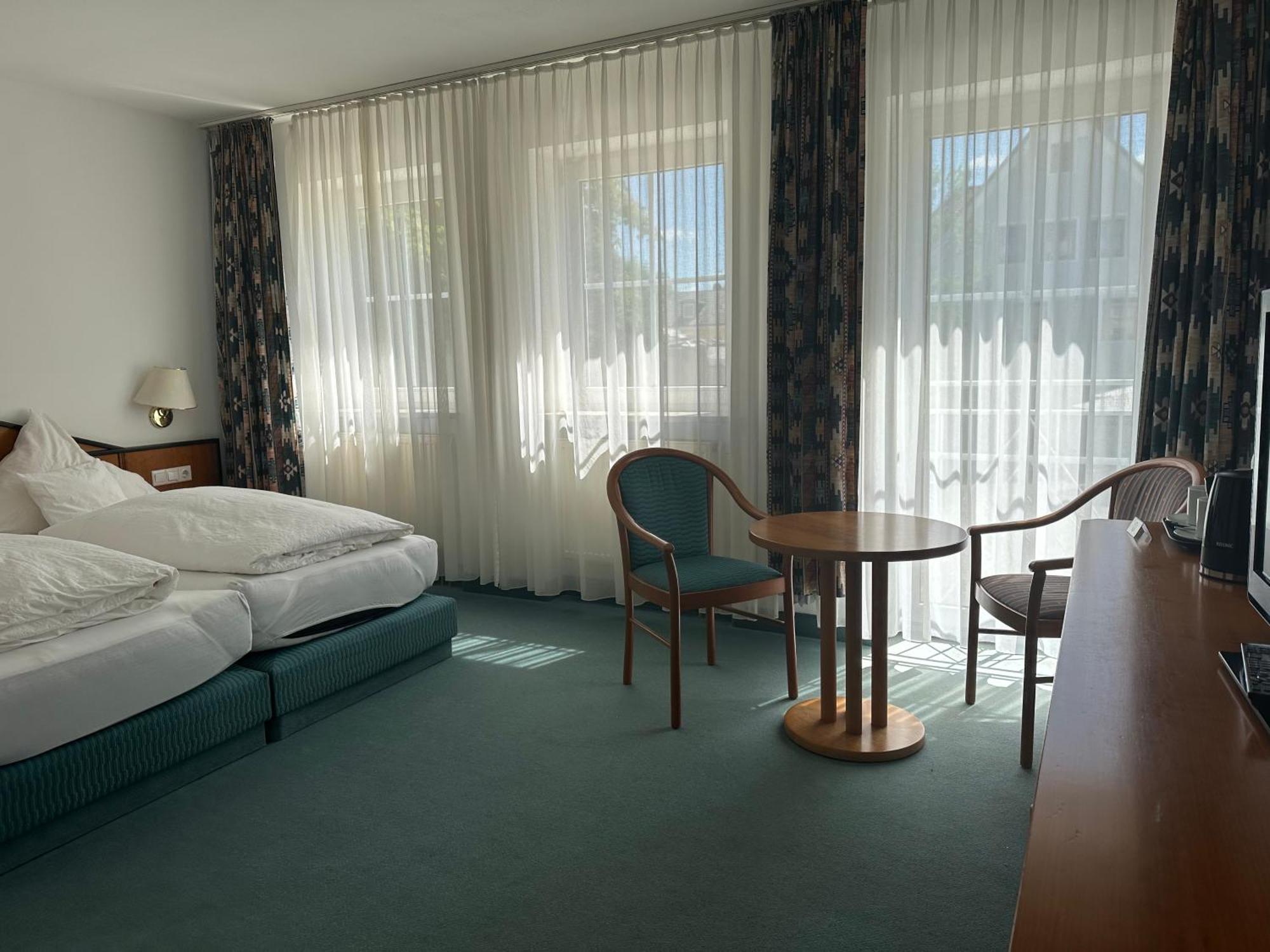St Hotel Reichertshofen Экстерьер фото