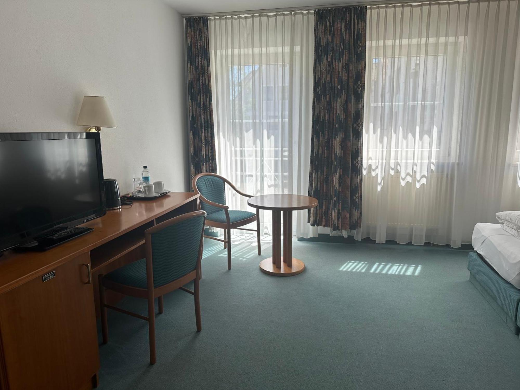 St Hotel Reichertshofen Экстерьер фото