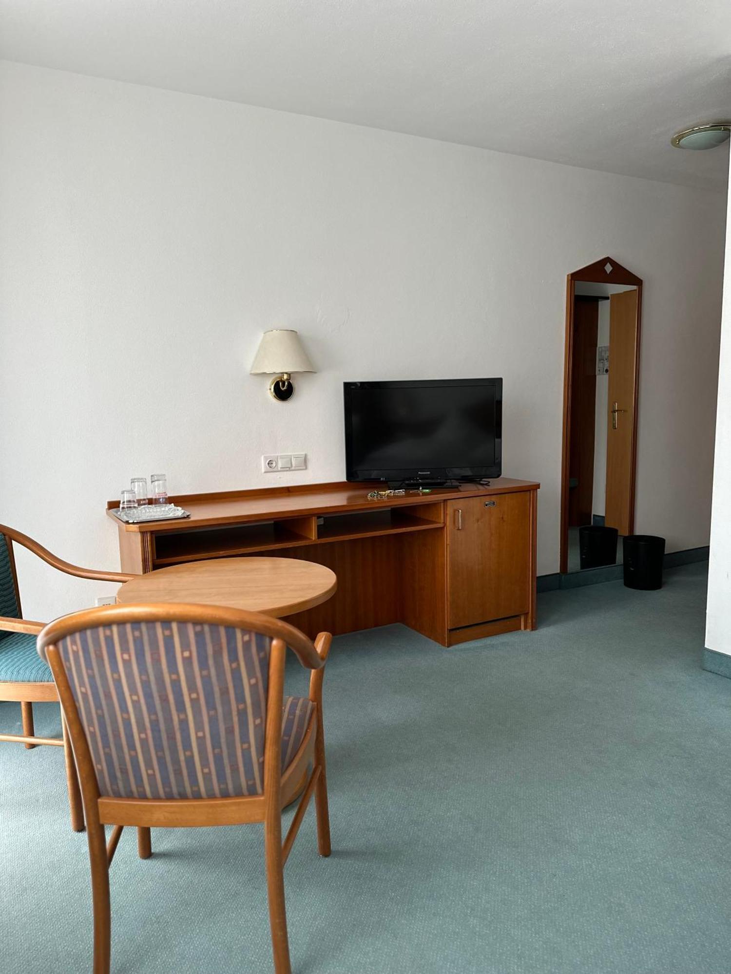 St Hotel Reichertshofen Экстерьер фото